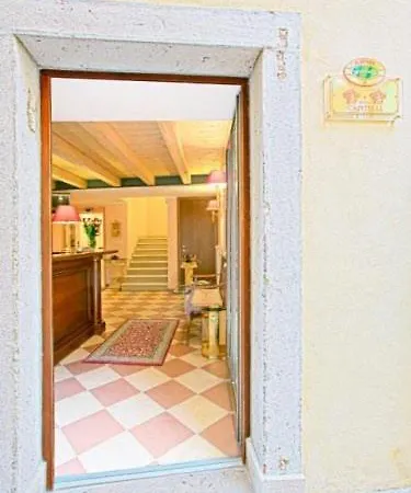 Capitelli Hotel *